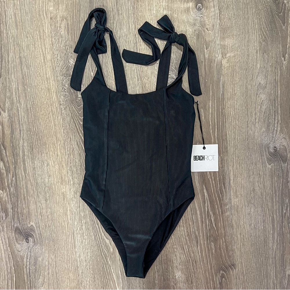 NWT BEACH RIOT Sydney Black One Piece Swimsuit